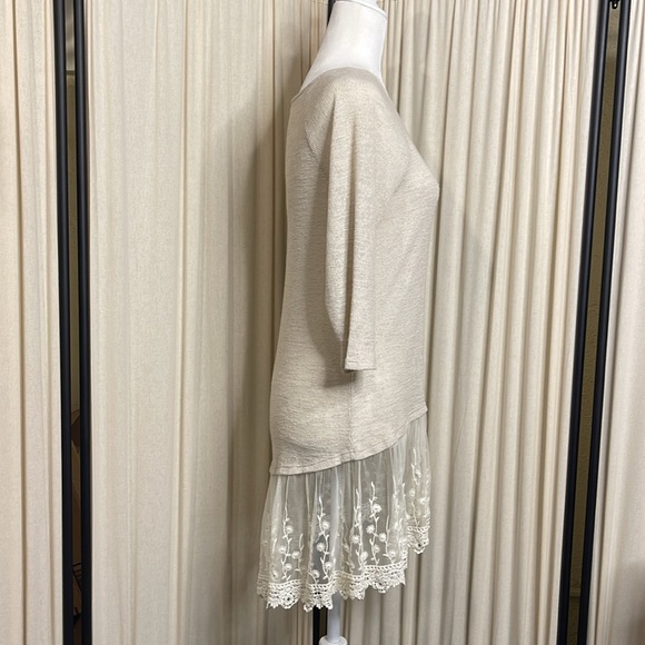 EUC- HI- BEAM CREAM LACE AND EMBROIDERED BLOUSE S-M - Picture 6 of 11